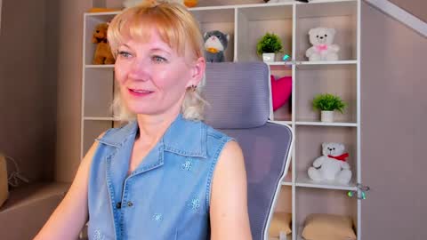 Julie Lucasss online show from 04-07-26, 12:33