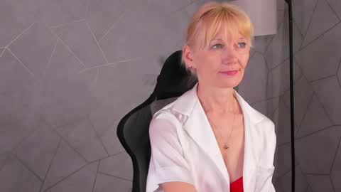 Julie Lucasss online show from 05-15-26, 11:56