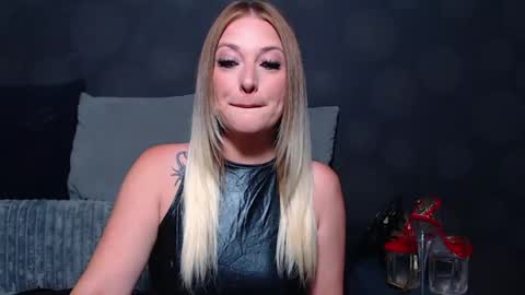 julia online show from 07-19-26, 05:11