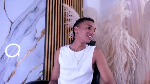 Snapshot of juliensaint_ chatting on 06-13-26, 03:43 Julien online show from 06-13-26, 03:43