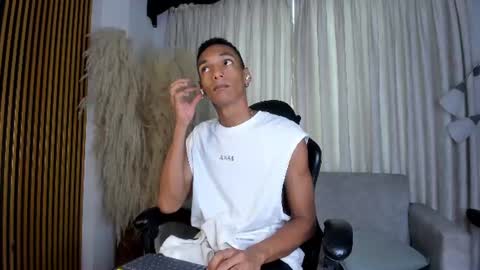 Snapshot of juliensaint_ chatting on 06-16-26, 11:35 Julien online show from 06-16-26, 11:35