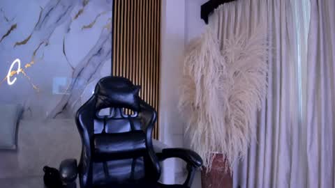 Snapshot of juliensaint_ chatting on 07-12-26, 11:45 Julien online show from 07-12-26, 11:45