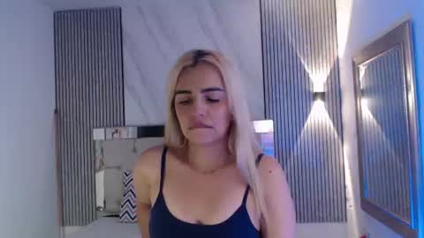 Snapshot of julieta__fox_ chatting on 06-17-26, 07:15 julieta__fox_ online show from 06-17-26, 07:15