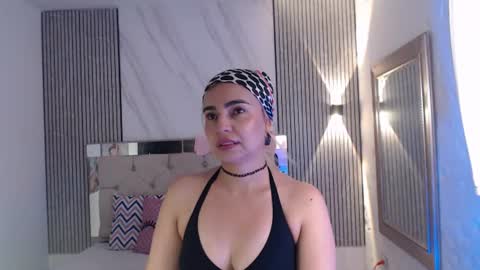 Snapshot of julieta__fox_ chatting on 06-19-26, 05:06 julieta__fox_ online show from 06-19-26, 05:06