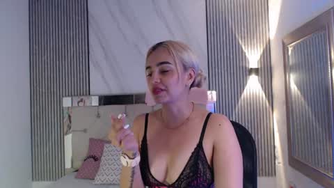 Snapshot of julieta__fox_ chatting on 06-22-26, 03:25 julieta__fox_ online show from 06-22-26, 03:25
