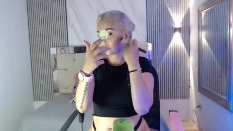 Snapshot of julieta__fox_ chatting on 07-11-26, 07:49 julieta__fox_ online show from 07-11-26, 07:49