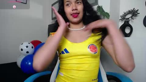 Snapshot of julieta_parker7 chatting on 06-12-26, 04:00 Julieta online show from 06-12-26, 04:00