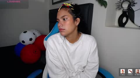Snapshot of julieta_parker7 chatting on 06-22-26, 03:36 Julieta online show from 06-22-26, 03:36