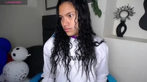 Snapshot of julieta_parker7 chatting on 06-24-26, 01:26 Julieta online show from 06-24-26, 01:26