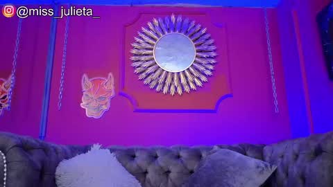 Snapshot of julieta_russell chatting on 05-18-26, 11:38 Julieta online show from 05-18-26, 11:38