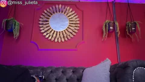 Snapshot of julieta_russell chatting on 06-04-26, 12:00 Julieta online show from 06-04-26, 12:00