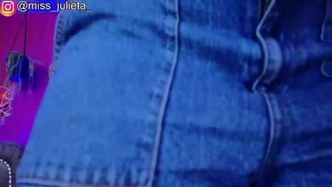 Snapshot of julieta_russell chatting on 06-05-26, 12:11 Julieta online show from 06-05-26, 12:11