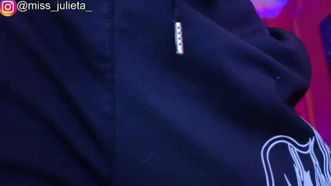 Snapshot of julieta_russell chatting on 06-08-26, 11:32 Julieta online show from 06-08-26, 11:32