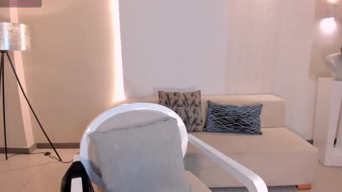 Snapshot of juliettabasset chatting on 02-20-25, 03:08 JULIETTA online show from 02-20-25, 03:08