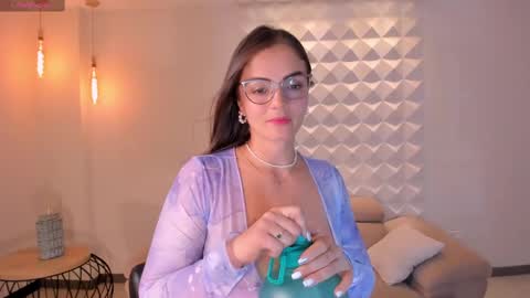Snapshot of juliettabasset chatting on 02-28-25, 06:20 JULIETTA online show from 02-28-25, 06:20