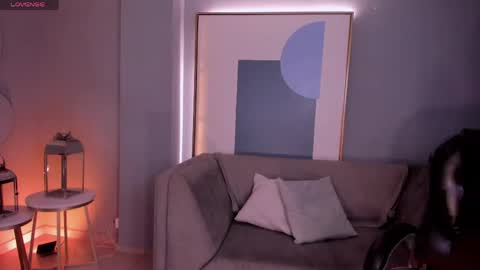 Juliette Moreau online show from 04-17-26, 07:17