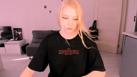 Snapshot of just_jessy_meow chatting on 07-25-26, 02:25 JESSY online show from 07-25-26, 02:25