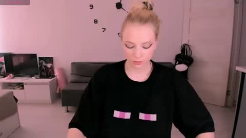 Snapshot of just_jessy_meow chatting on 08-01-26, 04:28 JESSY online show from 08-01-26, 04:28