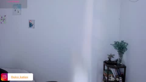 Snapshot of just_katiex chatting on 03-06-26, 06:15 Sofia online show from 03-06-26, 06:15