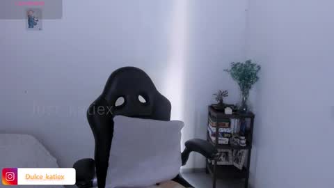 Snapshot of just_katiex chatting on 03-26-26, 06:13 Sofia online show from 03-26-26, 06:13