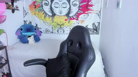 Snapshot of just_katiex chatting on 04-13-26, 05:07 Sofia online show from 04-13-26, 05:07