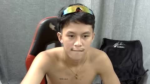 Snapshot of justcallme_james chatting on 05-28-26, 04:32 James online show from 05-28-26, 04:32