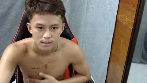 Snapshot of justcallme_james chatting on 06-10-26, 03:50 James online show from 06-10-26, 03:50