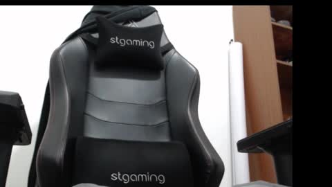 Snapshot of justin__fox chatting on 03-04-25, 01:45 justin__fox online show from 03-04-25, 01:45