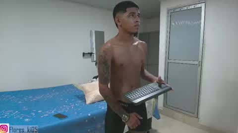 Snapshot of k_florez chatting on 03-17-26, 07:44 k_florez online show from 03-17-26, 07:44