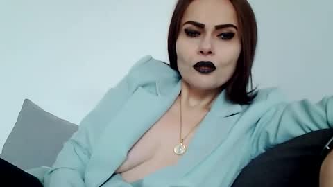 k_queen36 online show from 12-18-25, 12:22
