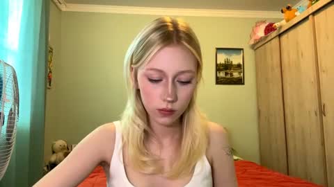 Mia 1st day here online show from 06-19-26, 02:21