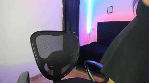 Online 800 to 1400 online show from 02-25-26, 02:59