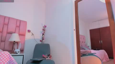 Snapshot of kamila_arias chatting on 06-12-26, 12:48 online show from 06-12-26, 12:48
