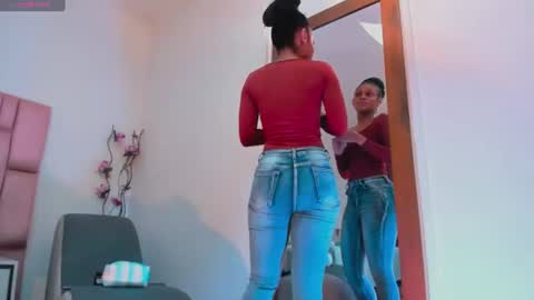 Snapshot of kamila_arias chatting on 06-24-26, 01:10 online show from 06-24-26, 01:10