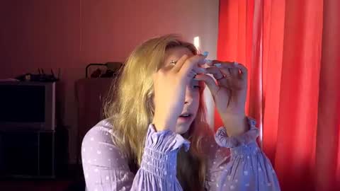 Snapshot of kandislaski chatting on 08-02-26, 04:05 Lizzie online show from 08-02-26, 04:05