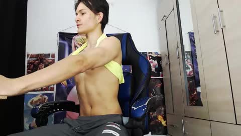 Snapshot of kanekixxxhot chatting on 12-18-25, 02:01 andres online show from 12-18-25, 02:01