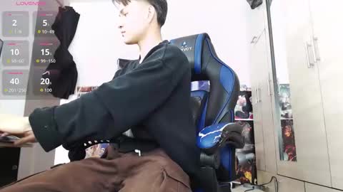 Snapshot of kanekixxxhot chatting on 03-12-26, 03:40 andres online show from 03-12-26, 03:40