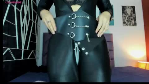Snapshot of karinna__raven chatting on 05-13-26, 02:09 KARINNA RAVEN online show from 05-13-26, 02:09