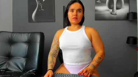 Snapshot of karlyjons_ chatting on 06-08-26, 04:40 online show from 06-08-26, 04:40