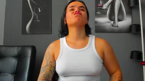 Snapshot of karlyjons_ chatting on 06-15-26, 06:32 online show from 06-15-26, 06:32