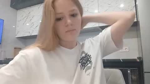 Karina online show from 06-11-26, 02:53