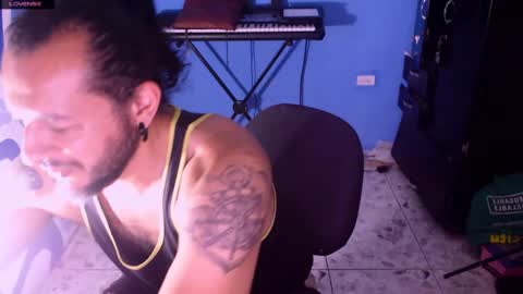Snapshot of karu_hard chatting on 04-21-26, 01:42 Karu online show from 04-21-26, 01:42