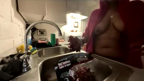 Snapshot of kash335092 chatting on 03-18-26, 10:18 kash335092 online show from 03-18-26, 10:18