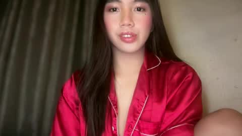Snapshot of kat_hollandx chatting on 06-24-26, 05:01 Majesty online show from 06-24-26, 05:01