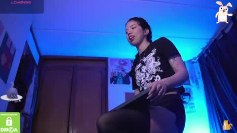 Snapshot of kathc_19 chatting on 04-25-26, 01:30 Katerine online show from 04-25-26, 01:30