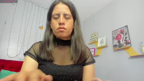 Paola online show from 01-26-25, 01:47