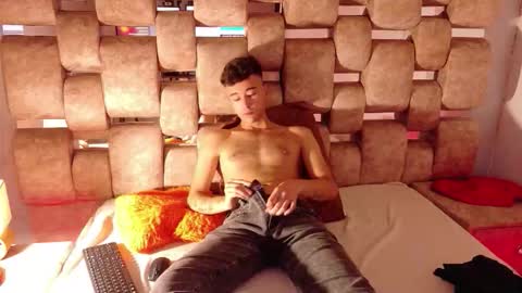 Kaht y Aiden online show from 03-25-26, 07:42