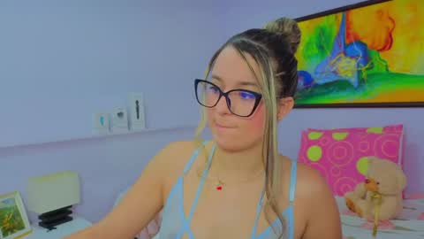 Snapshot of katia_foxx chatting on 04-22-26, 12:18 Khaterine online show from 04-22-26, 12:18