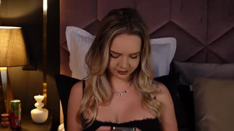 KatJolie online show from 12-12-24, 09:37