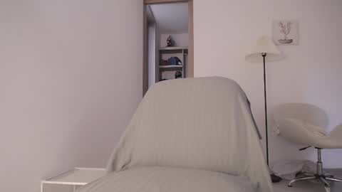 Snapshot of katy_18_pocahontas chatting on 07-13-26, 01:03 K a t y online show from 07-13-26, 01:03